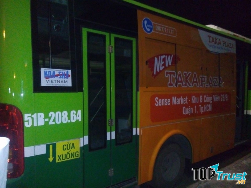 Quảng cáo tràn kính trên xe bus