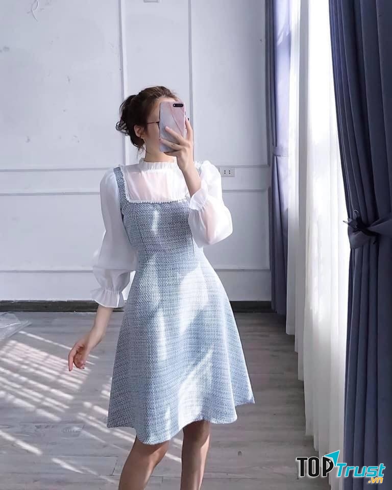 Cửa hàng này nổi bật nhất với các thiết kế đầm theo nhiều phong cách như nữ tính, ngọt ngào, sang trọng, quyến rũ.