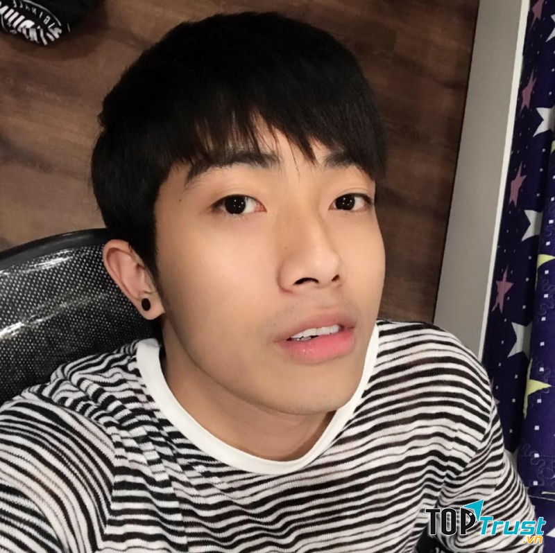 Vẻ ngoài điển trai của chàng trai Streamer Cris Phan