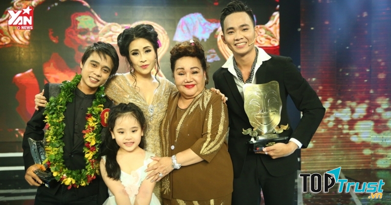 Quán quân Anh Tú, Á quân Tuấn Dũng cùng hai giám khảo Cười Xuyên Việt 2016