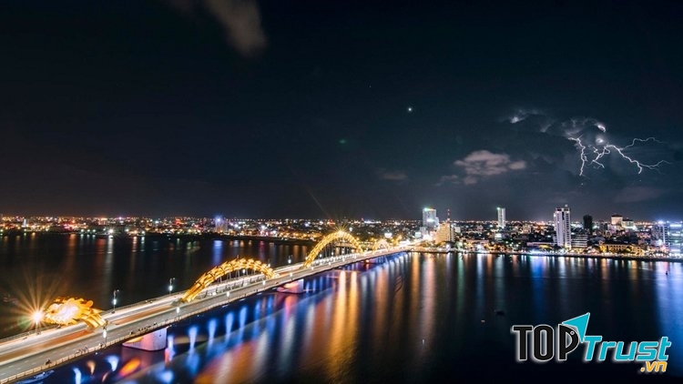 Cầu Hàm Rồng về đêm