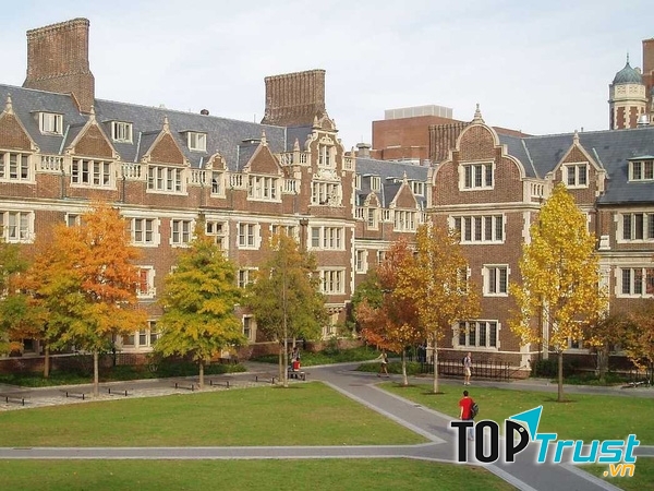 Khung cảnh mơ màng của ngôi trường Pennsylvania bước sang thu