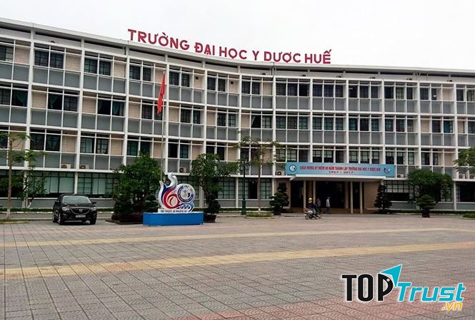Khuôn Viên Trường Đại Học Y Dược Huế