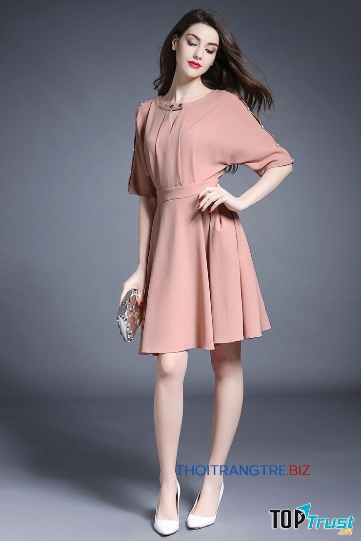 Những chiếc đầm xòe như thế này sẽ khiến các chị em trở nên quyến rũ và đáng yêu trong mọi hoàn cảnh.