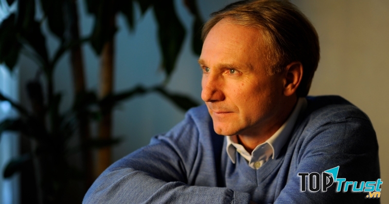 Dan Brown