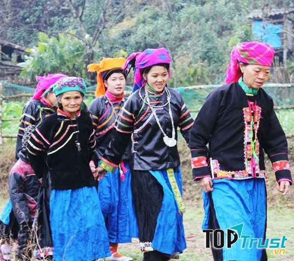 Trang phục của người Pu Péo,