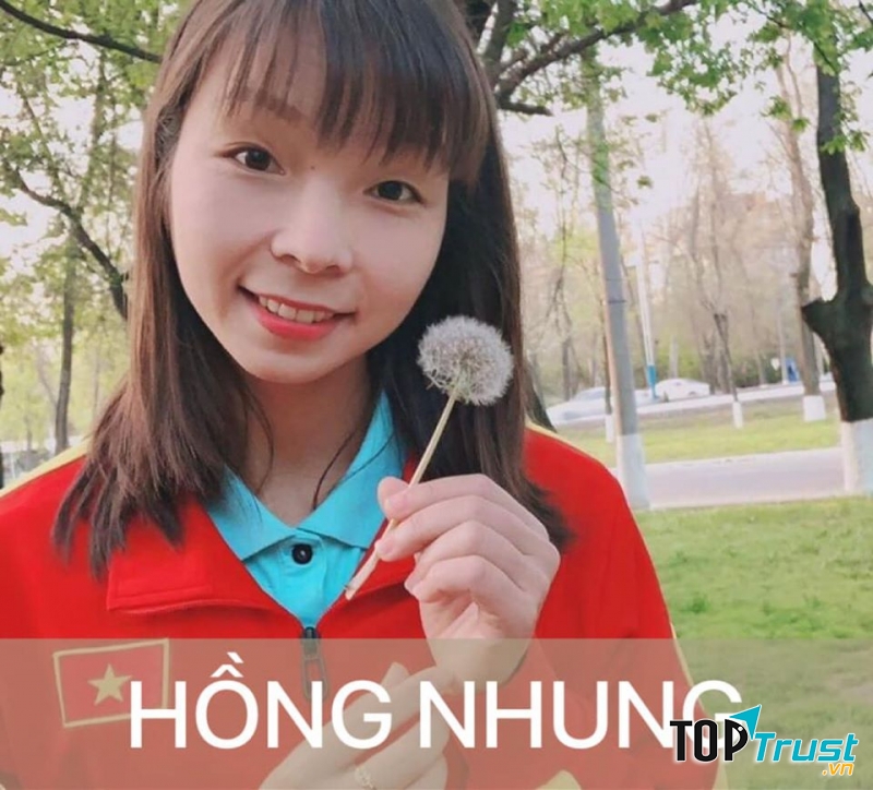 Nữ cầu thủ Hồng Nhung