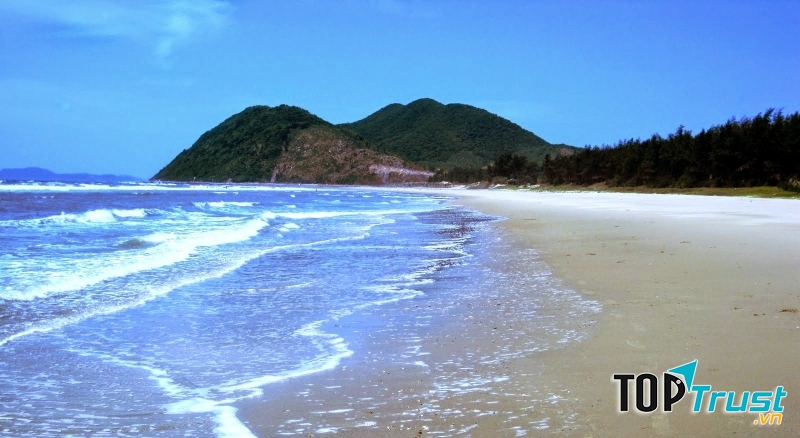 Bãi biển Quan Lạn - Vân Đồn