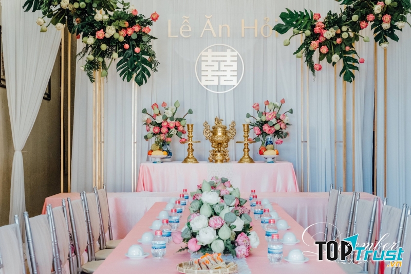 December Wedding Store