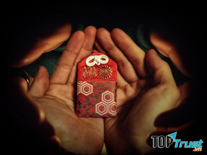 Đem theo bùa bên mình