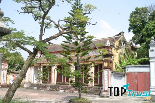 Đền và chùa Tho Vực