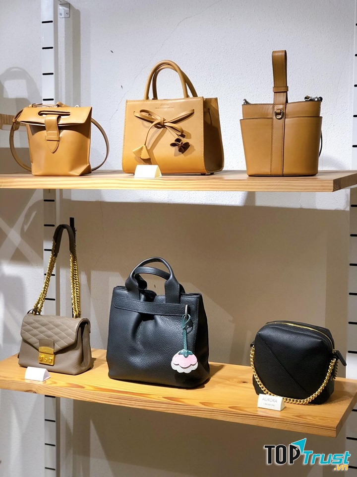 Túi Desino được tạo ra dưới bàn tay của những thợ thủ công lành nghề.