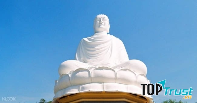 Đi Chùa Và Tham Quan Đền Cổ Tại Nha Trang