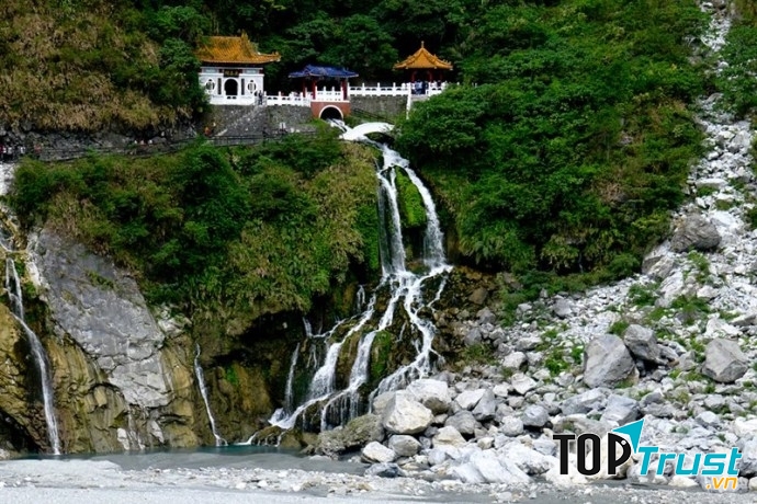 Ngắm mây trên khu thắng cảnh Alishan