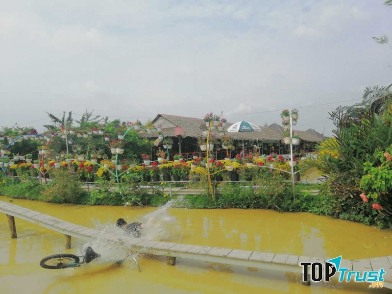 Khu Du lịch Happy Land Hùng Thy