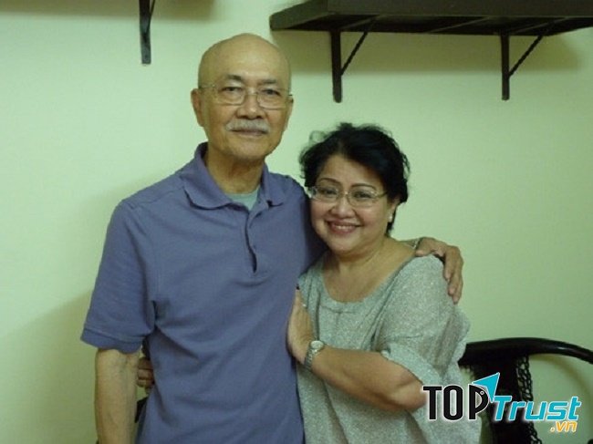 Nghệ sĩ Diệp Lang và vợ