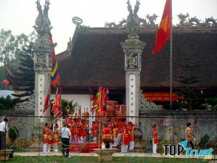 Đình Đá Tiên Phong