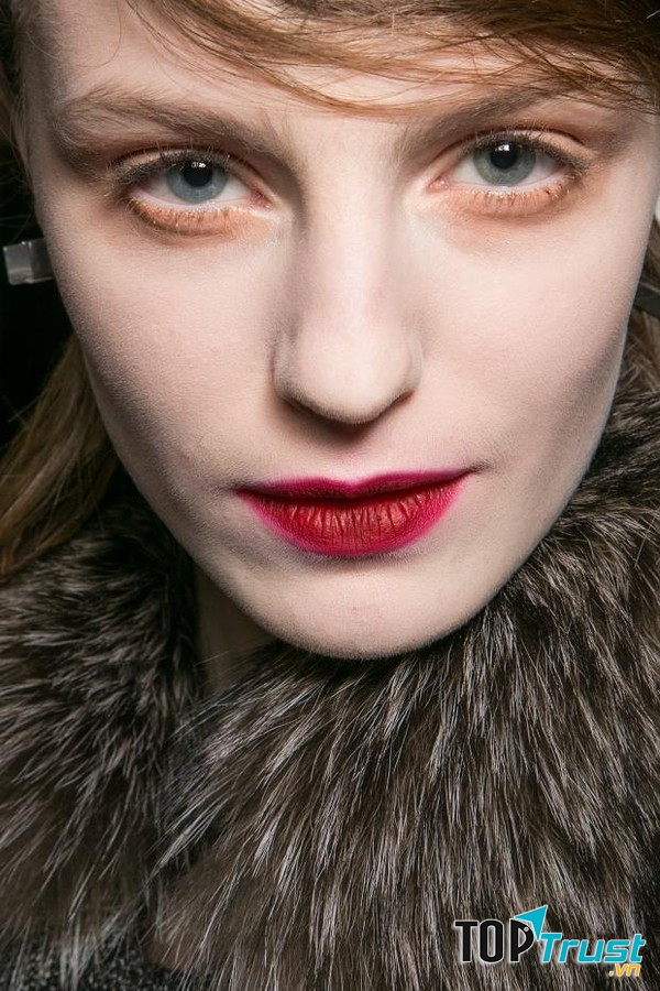 Son đỏ rượu vang