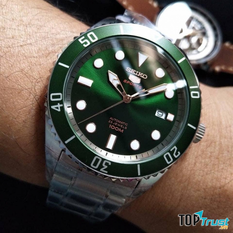 thiết kế kiểu vô cùng mạnh mẽ, nam tính theo phong cách quân đội