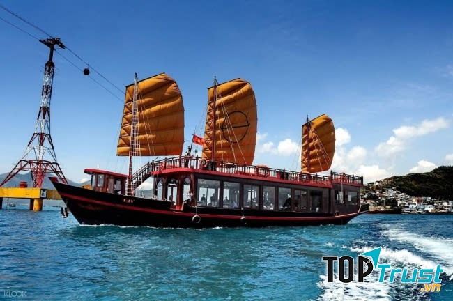 Du Lịch Thuyền Buồm Emperor Cruise