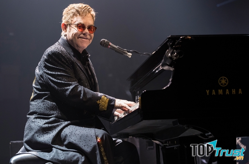 Elton John là một nghệ sĩ đa tài người Anh