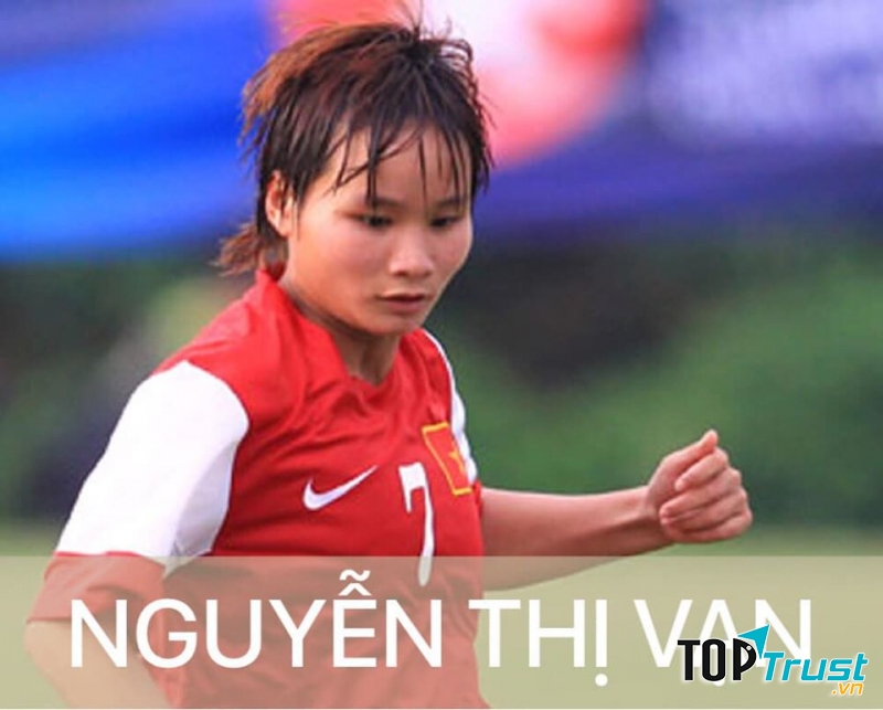 Nữ cầu thủ Nguyễn Thị Vạn