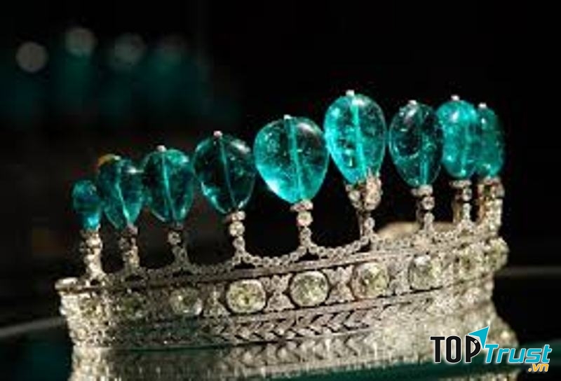 Emerald and Diamond Tiara – 12,7 triệu USD