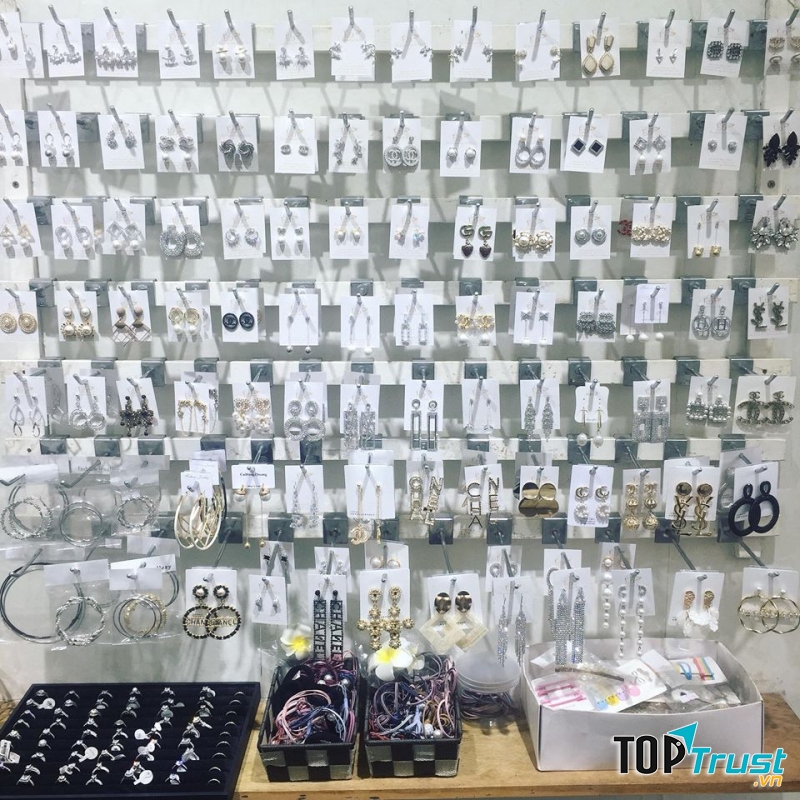 Trang sức, phụ kiện đa dạng, bắt mắt