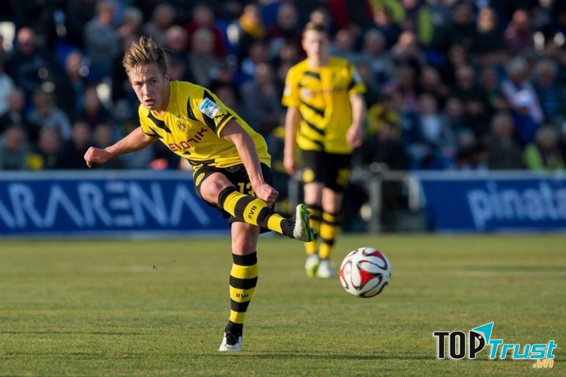 Felix Passlack thường xuyên thi đấu ở vị trí hậu vệ phải