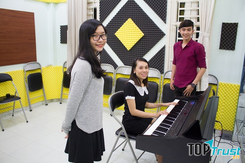 Fly Pro Entertainment - Công ty đào đạo ca sĩ uy tín nhất TPHCM