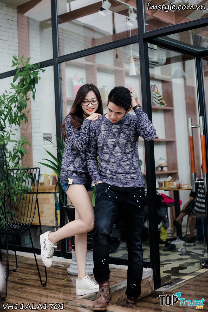 1 sản phẩm áo đôi thu đông của FM style