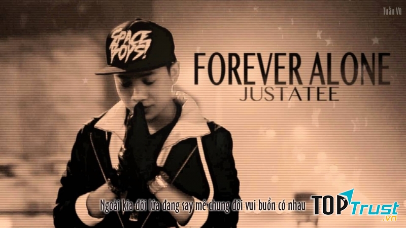 Justa Tee, tác giả và cũng là ca sĩ thể hiện Forever Alone