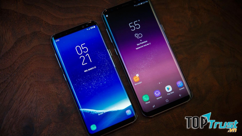 Tổng thể S9 Plus vẫn đem lại cảm giác nhỏ gọn, chắc chắn trong lòng bàn tay