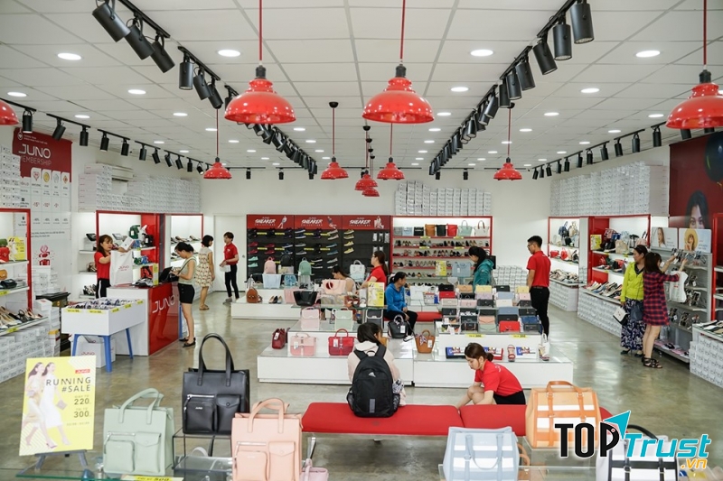 JUNO là một trong những thương hiệu giày thời trang nữ hàng đầu Việt Nam hiện nay với hệ thống gần 100 cửa hàng trên khắp cả nước