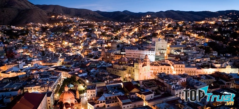 Thành phố Guanajuato, Mexico lên đèn