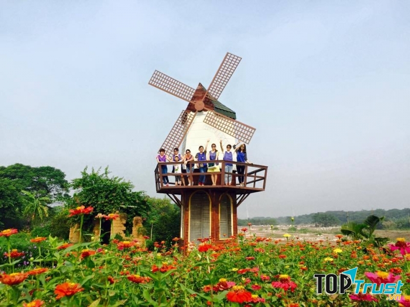 Vườn hoa bãi đá Sông Hồng - một trong những địa điểm check in nổi tiếng ở Hà Nội