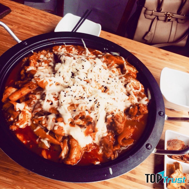 Nếu là một người yêu ẩm thực, lại thích các món gà thì hãy dành thời gian đến với Hancook Restaurant.