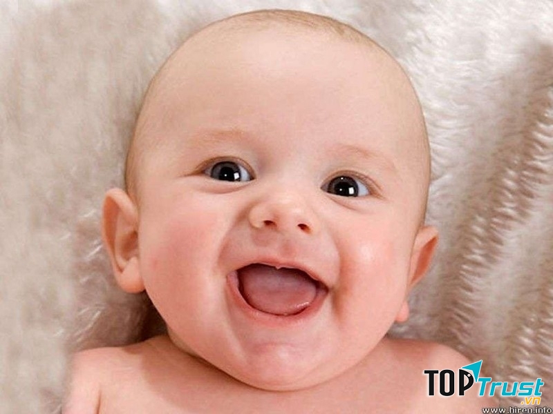 Vova mời cô giáo ăn kẹo