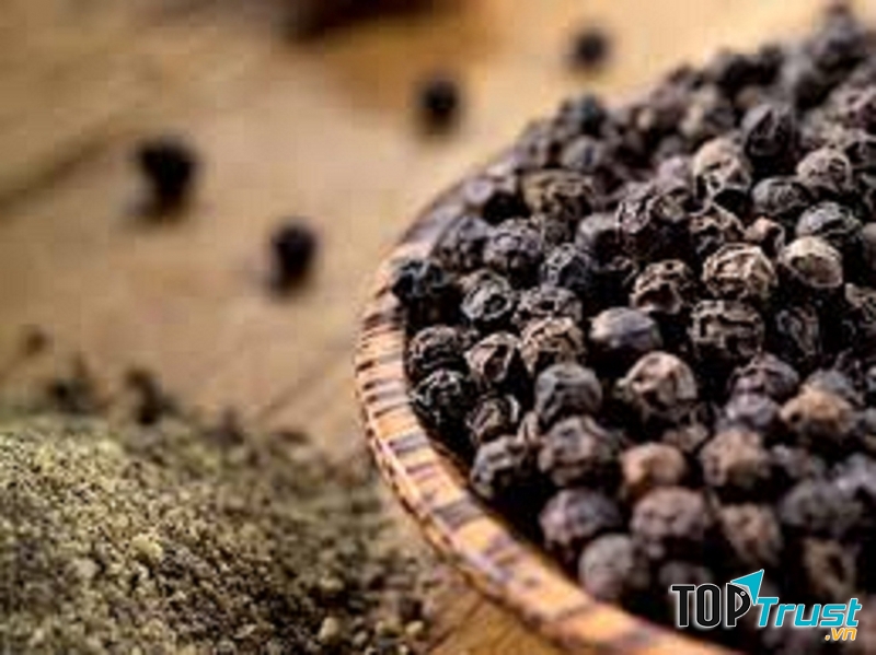 Công dụng bất ngờ của hạt tiêu đen với làn da mụn