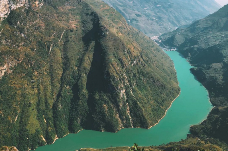 Hẻm vực sâu Tu Sản