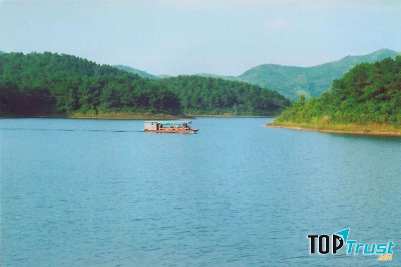 Khu du lịch Cấm Sơn