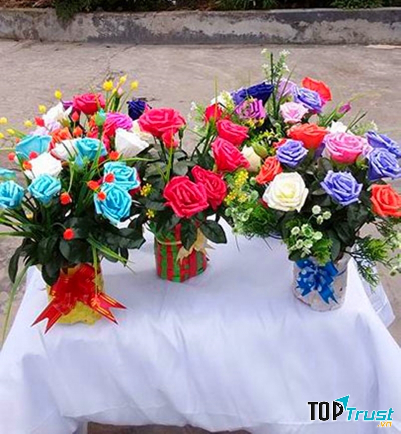 Mẫu hoa giấy tại cửa hàng hoa giấy Ngọc Hòa