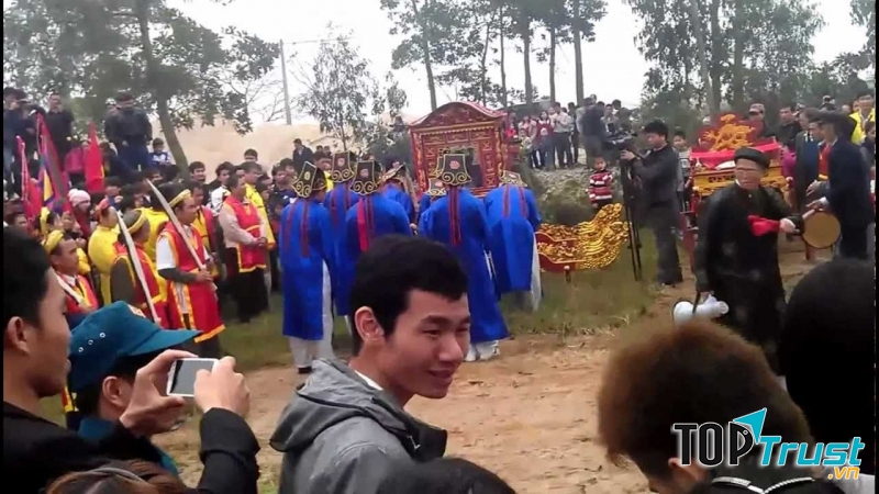 Lễ rước đám Rậm của hội làng Thụy Hà