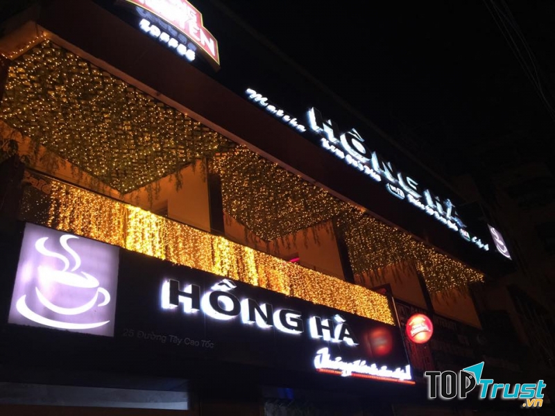 Hồng Hà Coffee - Nhìn từ bên ngoài