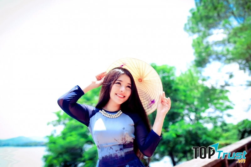 Vẻ đẹp đằm thắm, nụ cười toả nắng hấp dẫn người đối diện