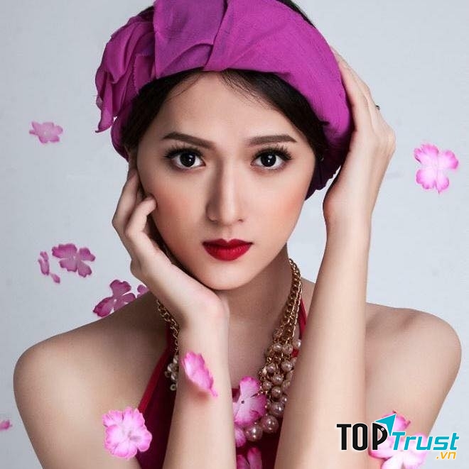 Hương Giang idol trẻ trung, cuốn hút