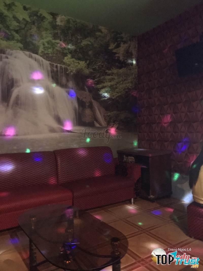 Karaoke số 1, phòng rộng,sạch sẽ.