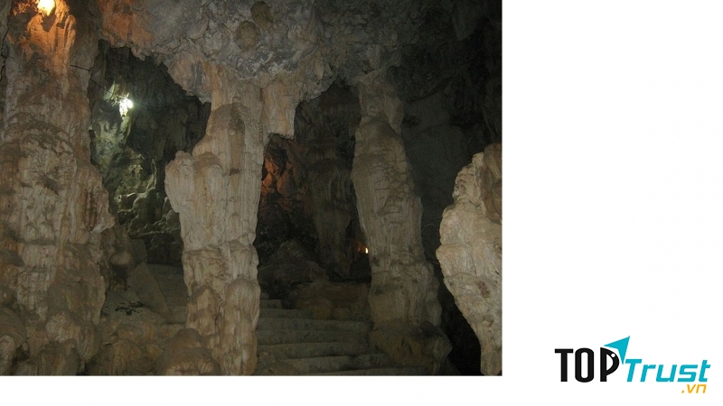 Hang động đá ở Địch Lộng, Kẽm Trống