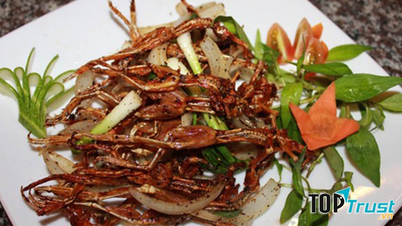 Khô nhái tương đối thơm ngon, giòn, hấp dẫn đặc biệt đối với những buổi tiệc nhậu lai dai.