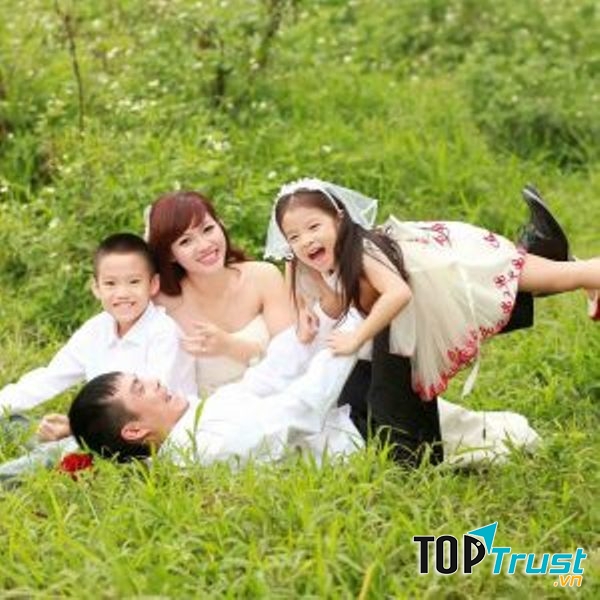 Ekip luôn tìm tòi, sáng tạo những góc chụp mới lạ để cho ra những bức ảnh gia đình độc đáo và tinh tế nhất.